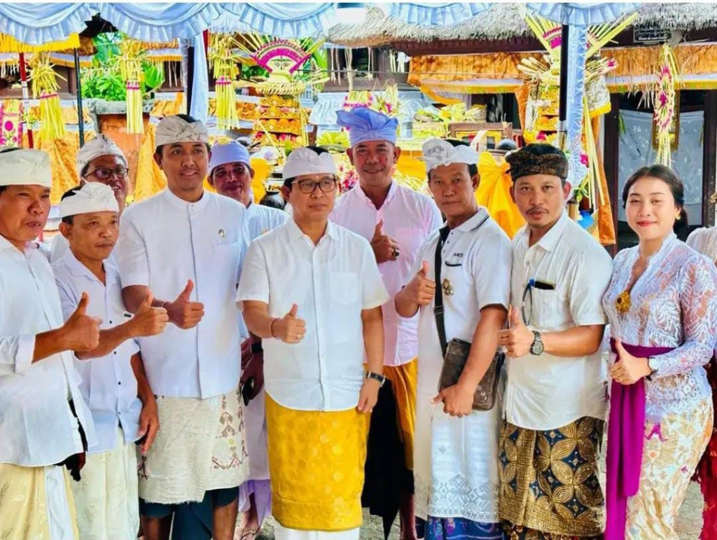 Pujawali Ring Pura Ibu Panti Dukuh Bualu, Pura Dalem Samudra, Pura Dadia Arya Wang Bang Pinatih Lan Pura Tanjung Bungkak Pecatu.